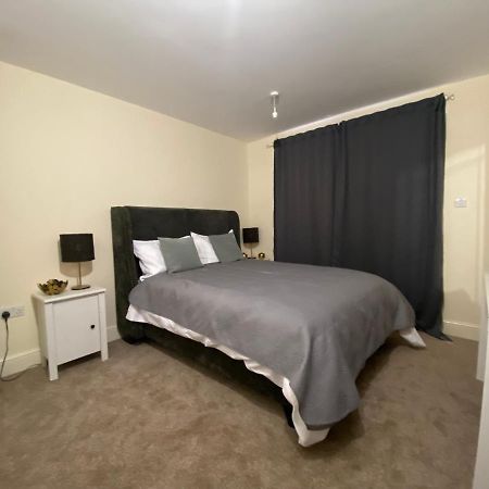 Private House With Free Park For Group Near Wembley Station Vila Londres Exterior foto
