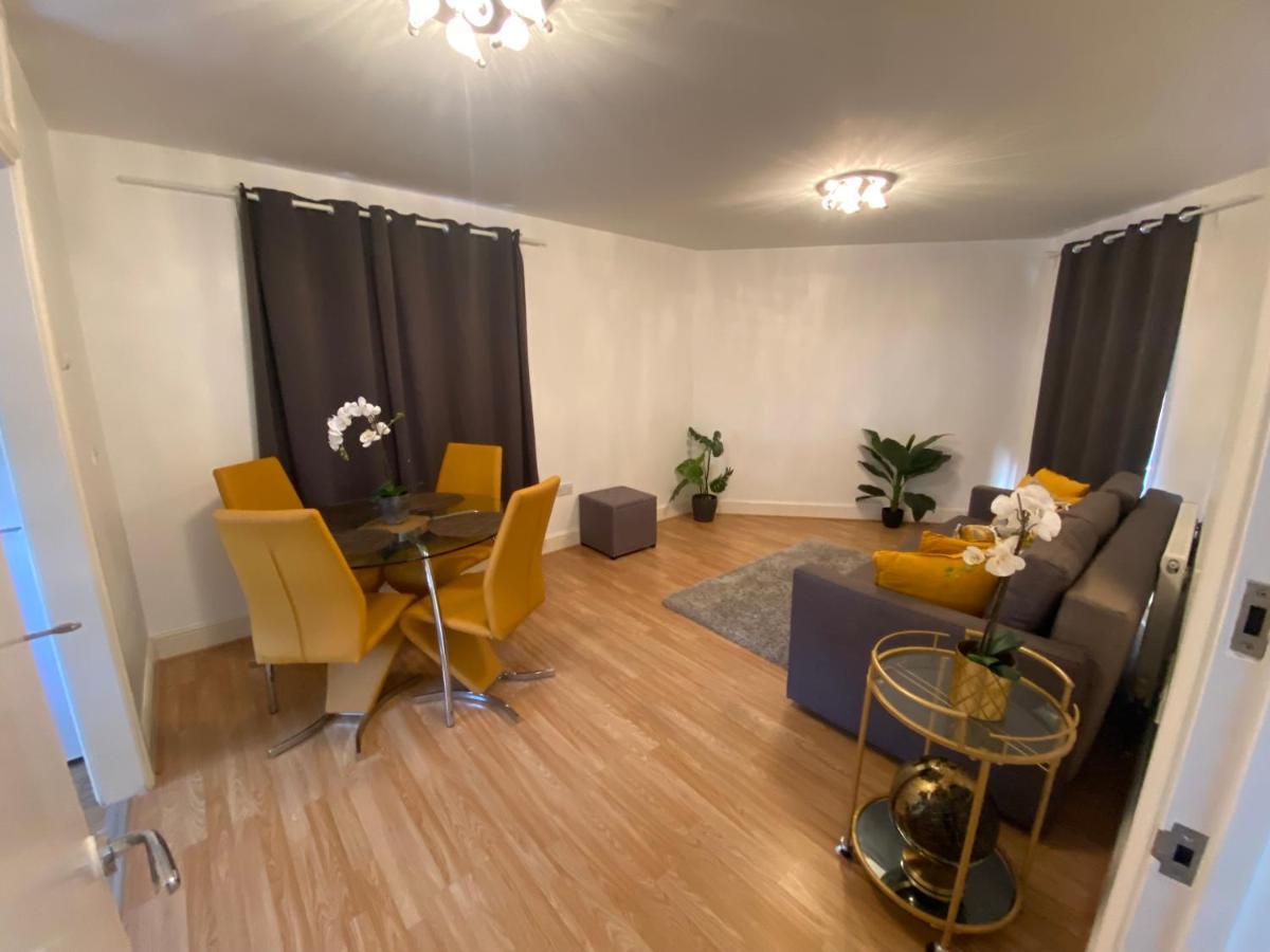 Private House With Free Park For Group Near Wembley Station Vila Londres Exterior foto