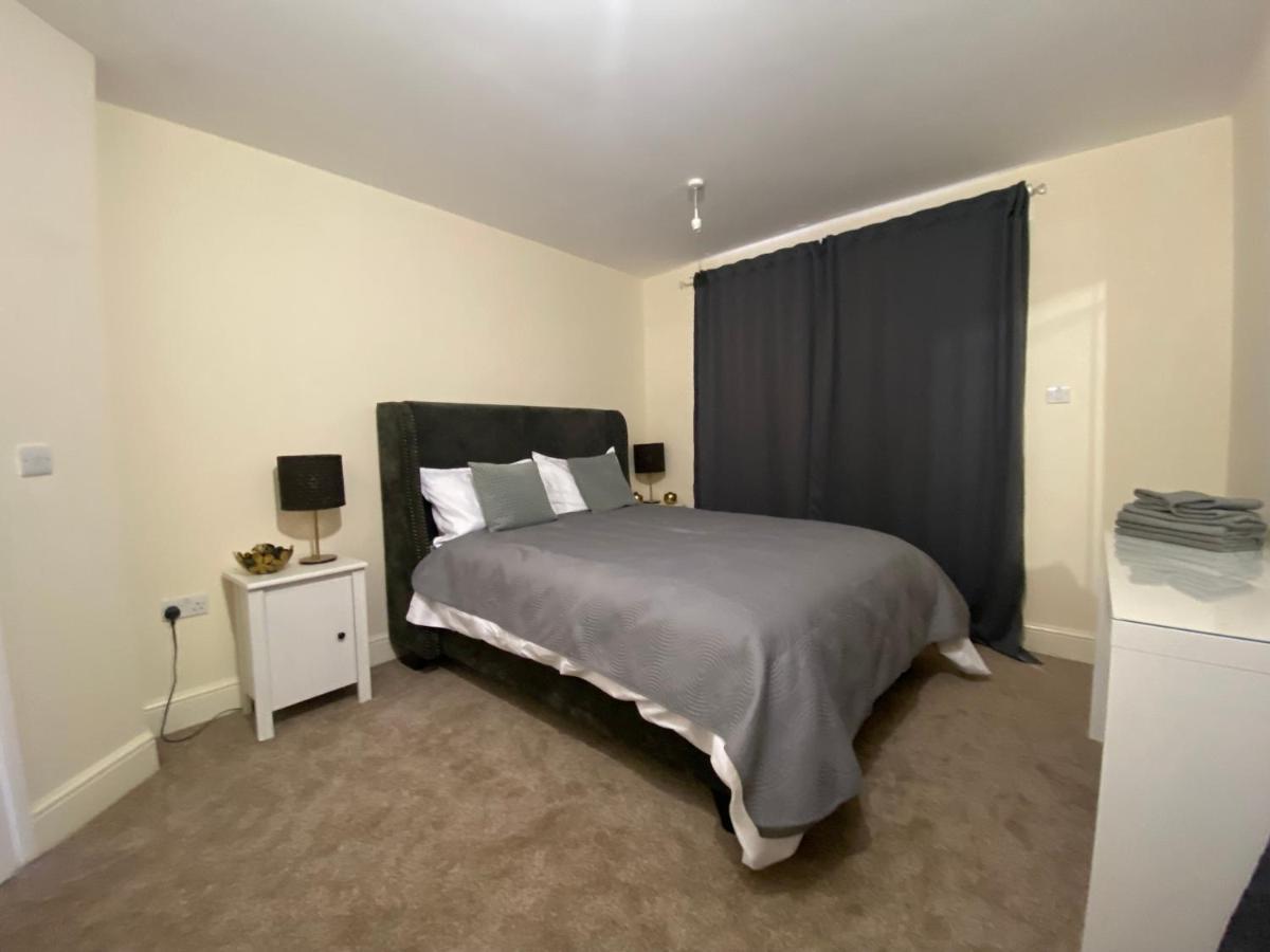 Private House With Free Park For Group Near Wembley Station Vila Londres Exterior foto