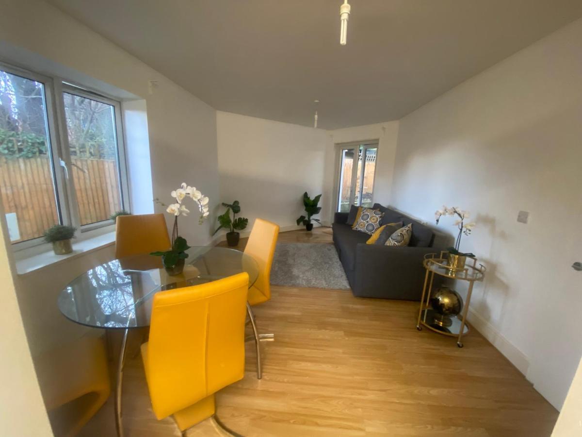 Private House With Free Park For Group Near Wembley Station Vila Londres Exterior foto