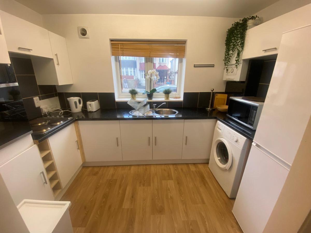 Private House With Free Park For Group Near Wembley Station Vila Londres Exterior foto