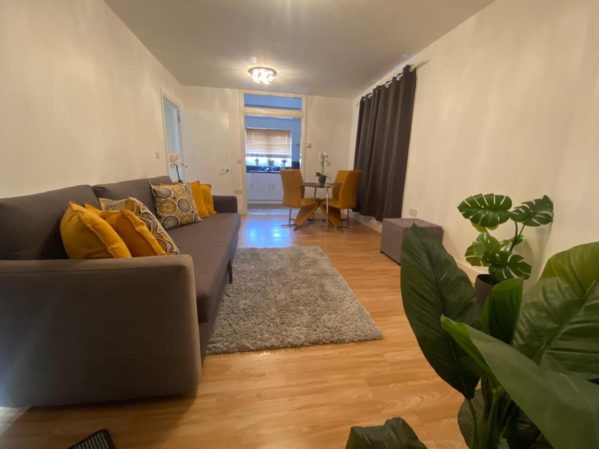 Private House With Free Park For Group Near Wembley Station Vila Londres Exterior foto