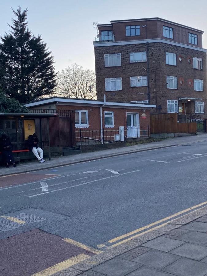 Private House With Free Park For Group Near Wembley Station Vila Londres Exterior foto